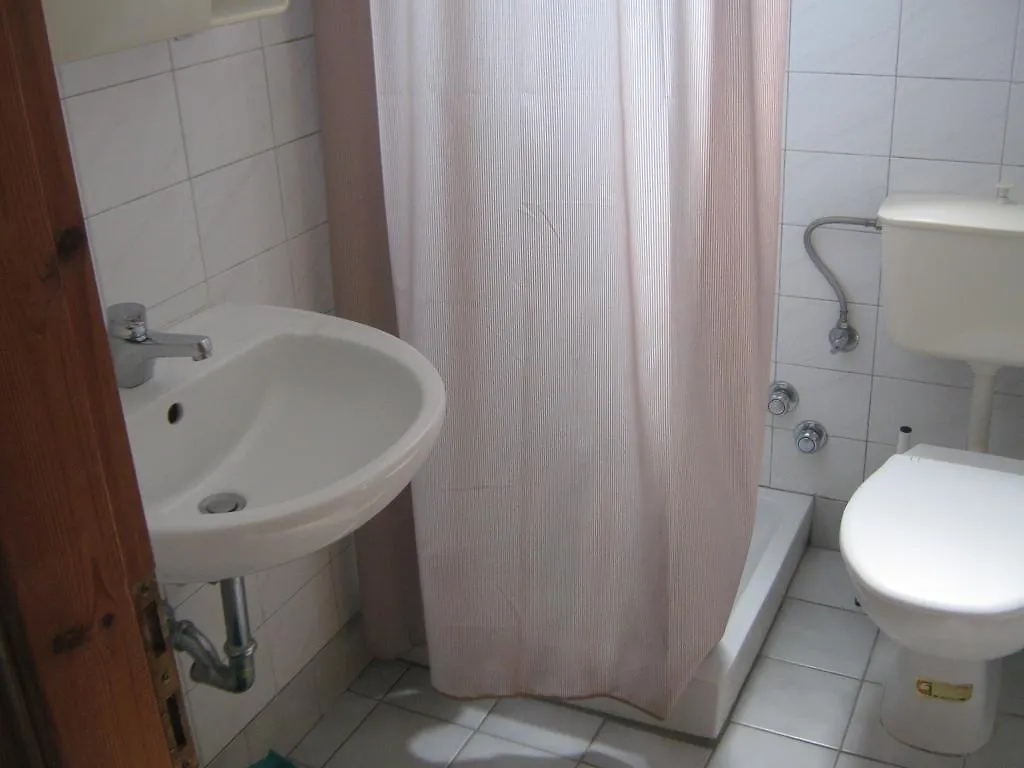 Πανσιόν Friderica House Ξενοδοχείο Πόρος
